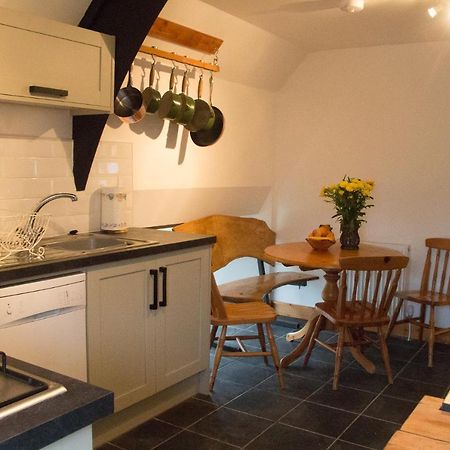 James John Hamilton House And Backpacker Hostel Фишгард Екстериор снимка
