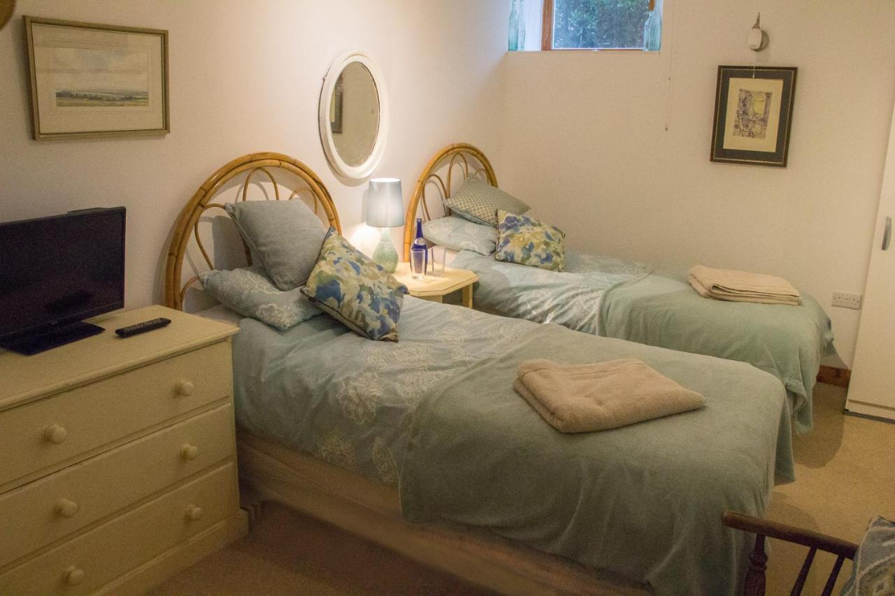 James John Hamilton House And Backpacker Hostel Фишгард Екстериор снимка