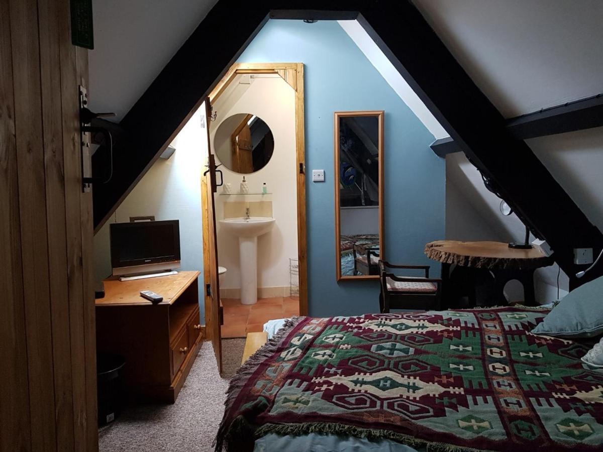 James John Hamilton House And Backpacker Hostel Фишгард Екстериор снимка