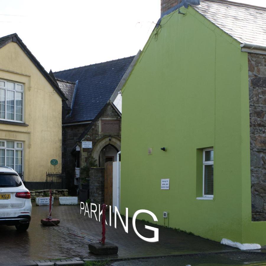 James John Hamilton House And Backpacker Hostel Фишгард Екстериор снимка